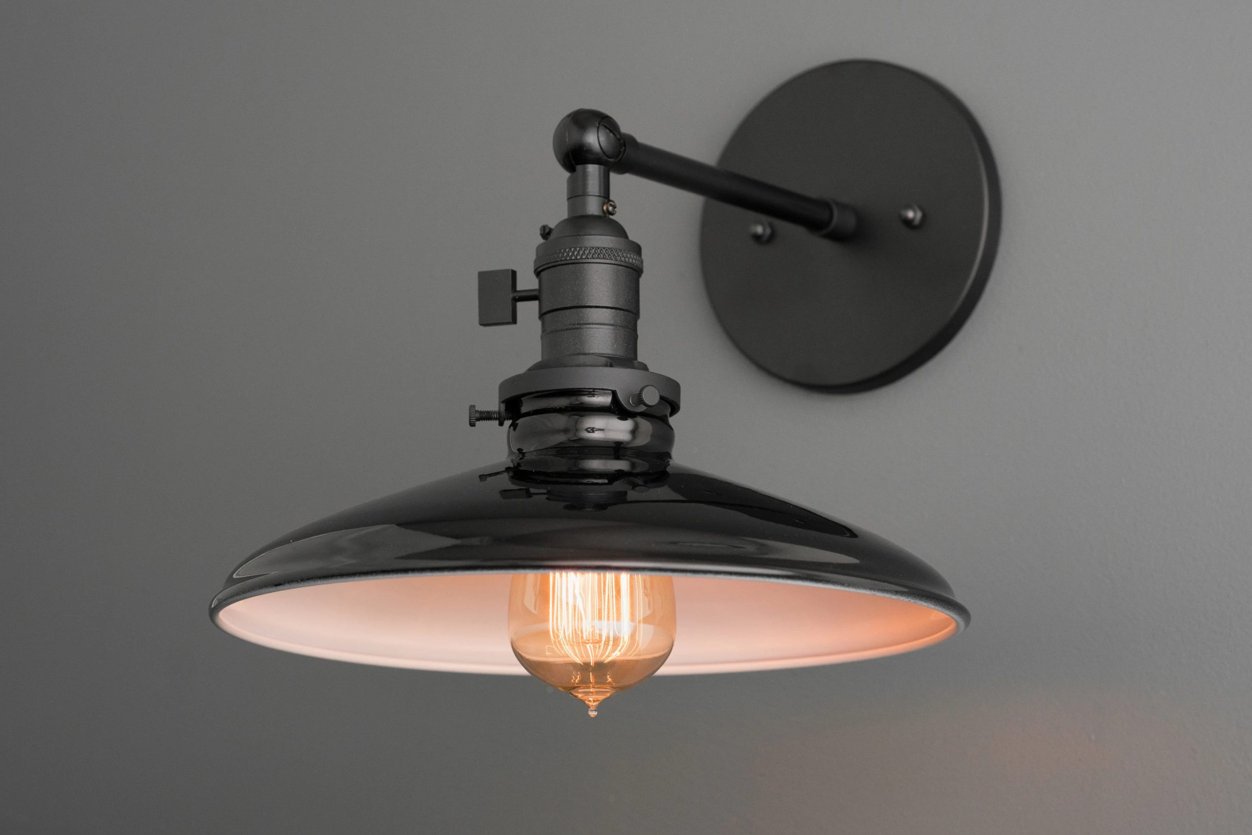 Adjustable-glossy-black-disc-wall-lamp-2-scaled-1.jpg